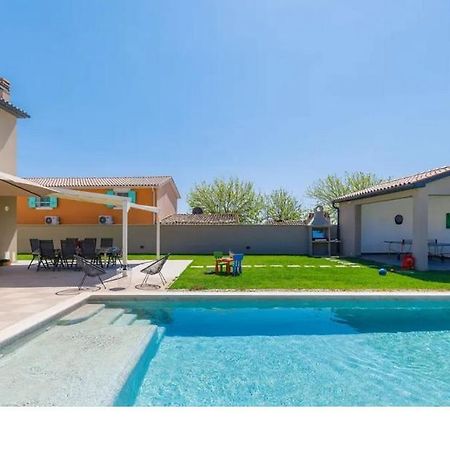 Villa Edi-Heated Pool & E-Bike Šišan エクステリア 写真