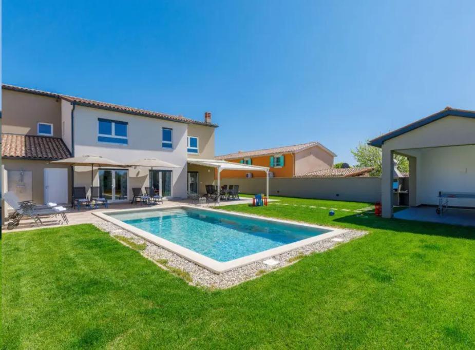 Villa Edi-Heated Pool & E-Bike Šišan エクステリア 写真