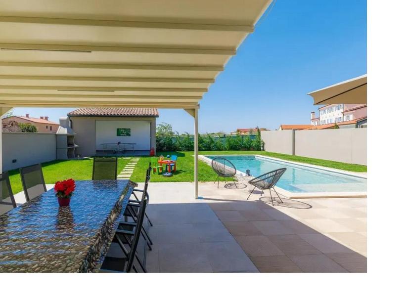 Villa Edi-Heated Pool & E-Bike Šišan エクステリア 写真