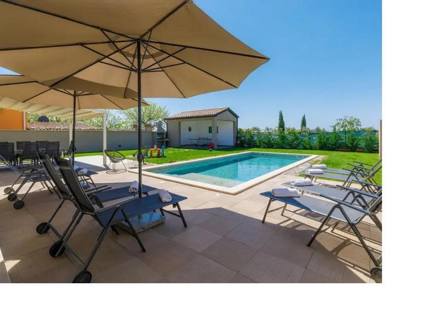 Villa Edi-Heated Pool & E-Bike Šišan エクステリア 写真