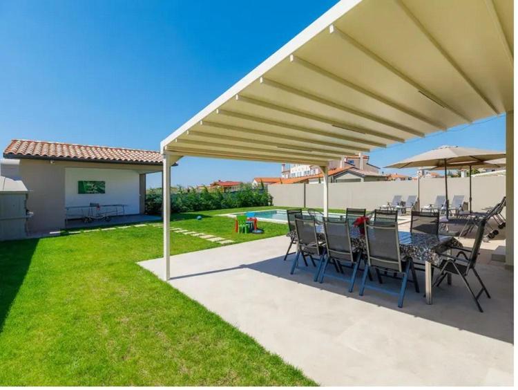 Villa Edi-Heated Pool & E-Bike Šišan エクステリア 写真