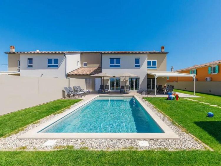 Villa Edi-Heated Pool & E-Bike Šišan エクステリア 写真